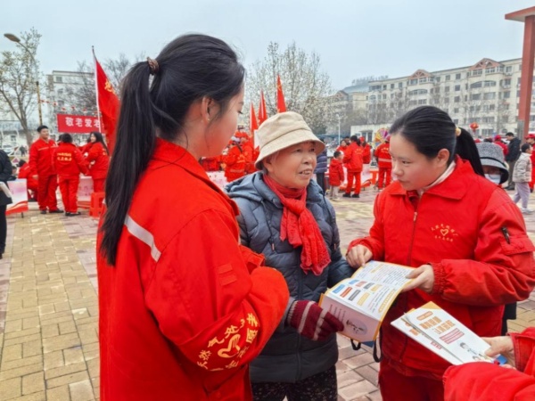 600中原油田天然气处理厂开展“学雷锋志愿服务进社区 反邪护航共建平安家园”活动图片1_副本.jpg